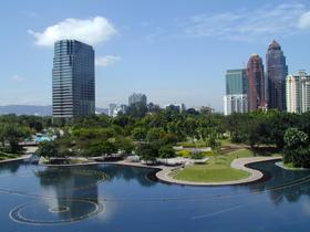 Blick von den Petronas-Towers auf den Stadtpark
	    KLCC