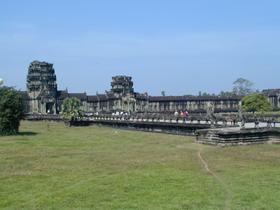 Damm innerhalb der vierten Mauer