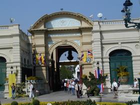 Haupteingang zum Palast